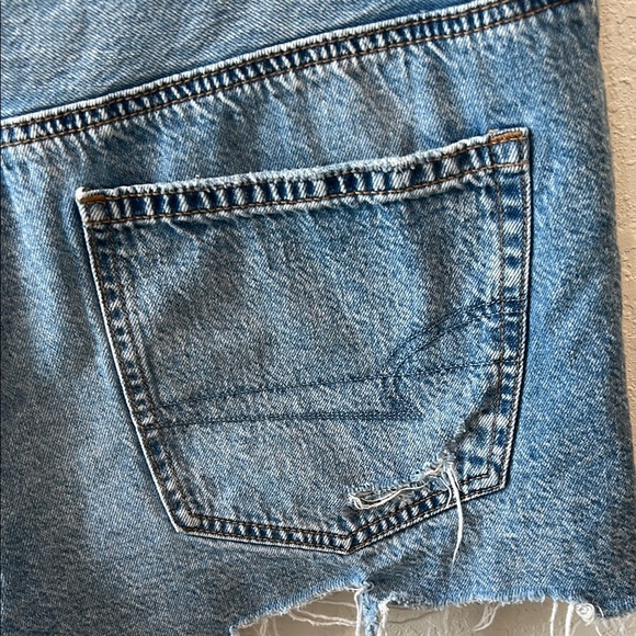 American Eagle 90’s Boyfriend Denim Short - Picture 9 of 12
